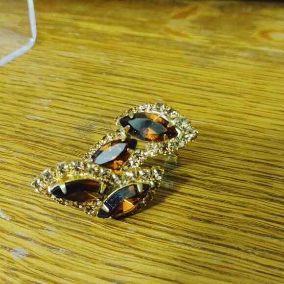 Cognac Amber Rhinestones Gold Tone Clip On Earrings Vintage Small Crystal Accent - Picture 4 of 8